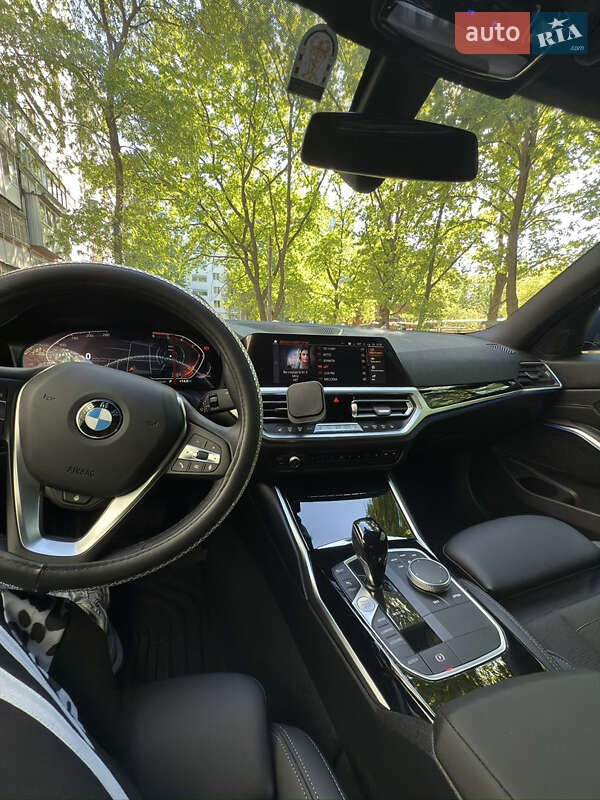 Седан BMW 3 Series 2022 в Николаеве