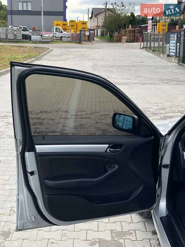 Седан BMW 3 Series 2004 в Львові