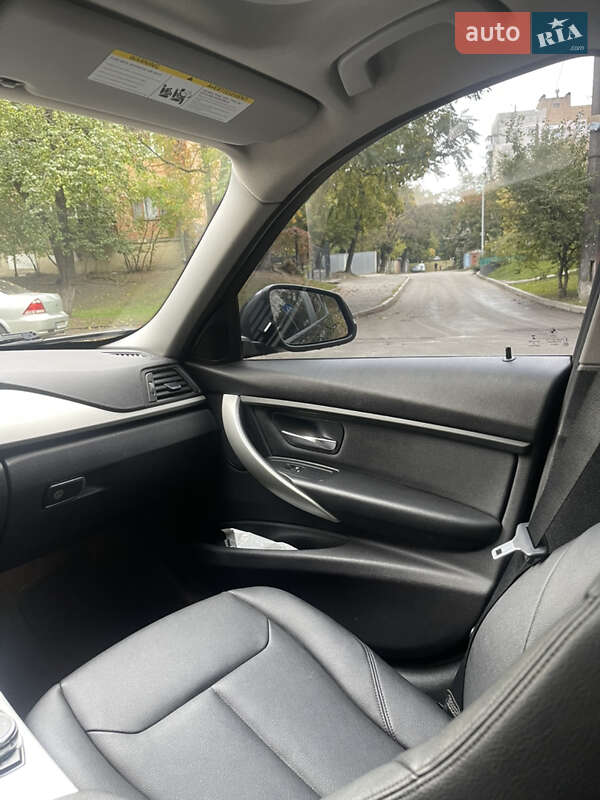 Седан BMW 3 Series 2016 в Києві