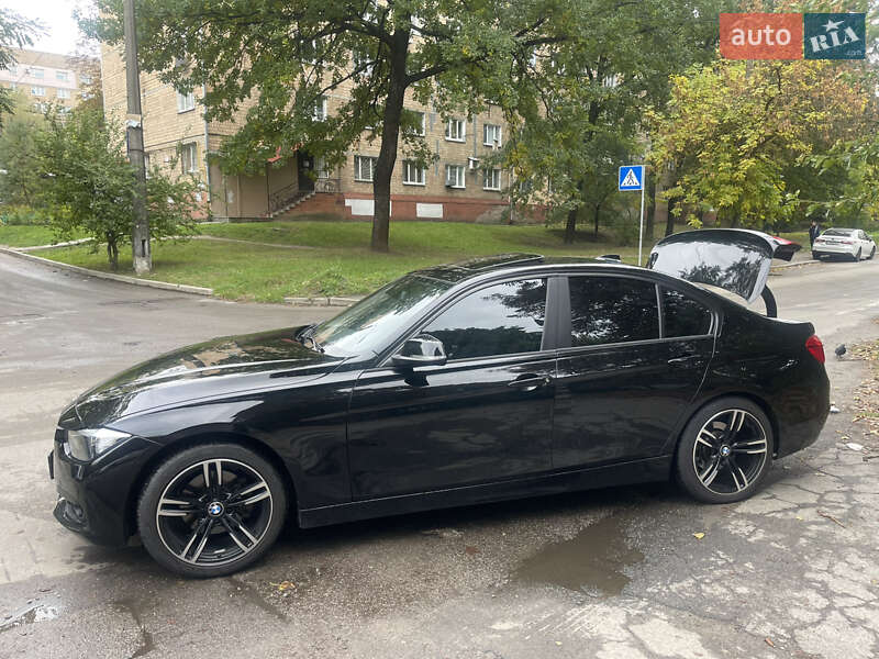 Седан BMW 3 Series 2016 в Києві