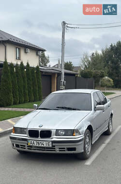 Седан BMW 3 Series 1991 в Киеве