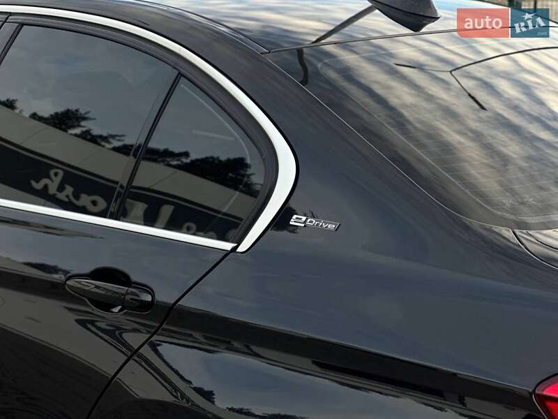Седан BMW 3 Series 2017 в Киеве
