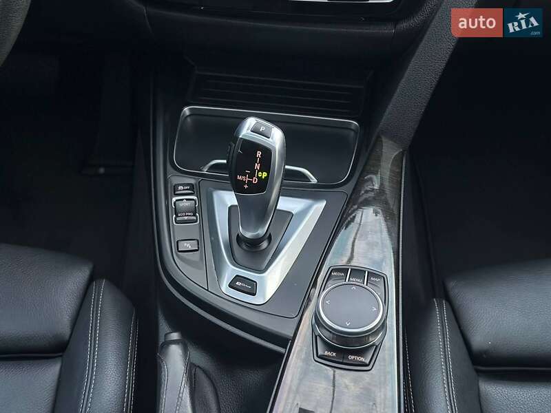 Седан BMW 3 Series 2017 в Киеве