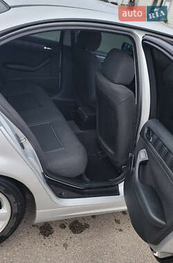 Седан BMW 3 Series 2003 в  фото 5 Седан BMW 3 Series 2003 в