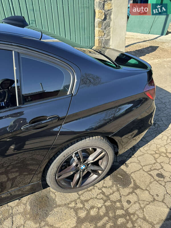 Седан BMW 3 Series 2016 в Гайвороні
