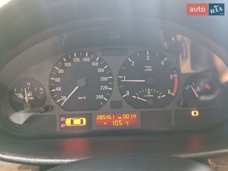 Седан BMW 3 Series 2004 в Романове