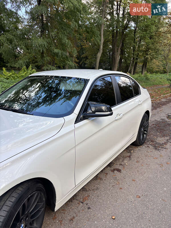 Седан BMW 3 Series 2012 в Черновцах