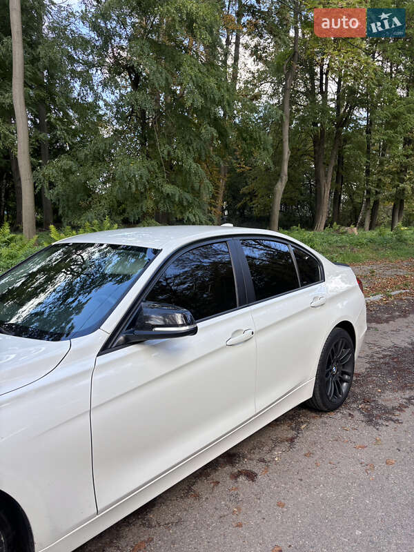 Седан BMW 3 Series 2012 в Черновцах
