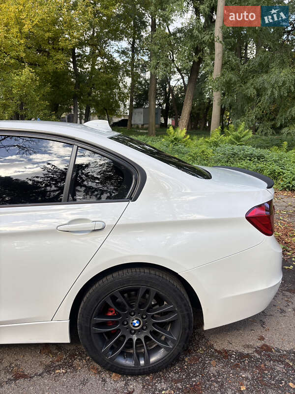 Седан BMW 3 Series 2012 в Черновцах