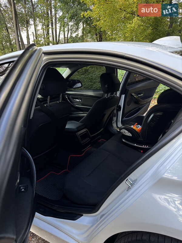 Седан BMW 3 Series 2012 в Черновцах