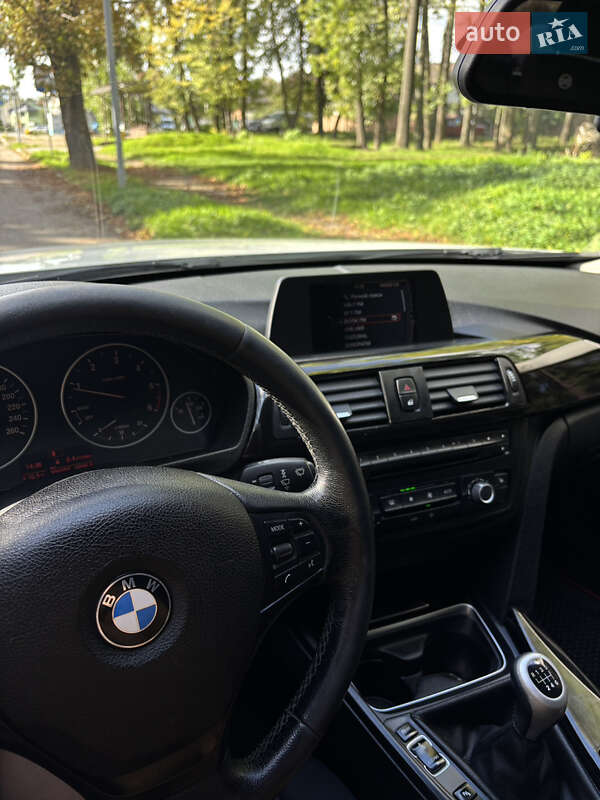 Седан BMW 3 Series 2012 в Черновцах