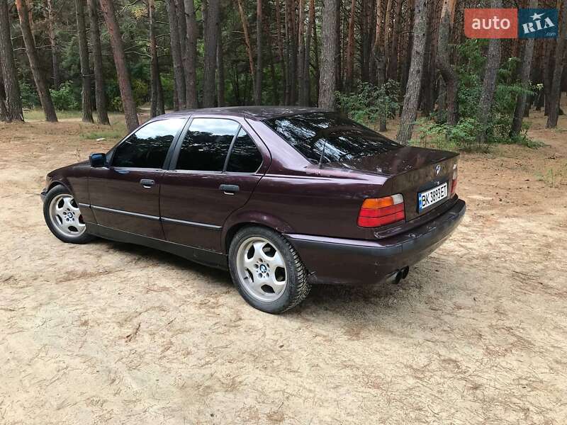 Седан BMW 3 Series 1994 в Вараші