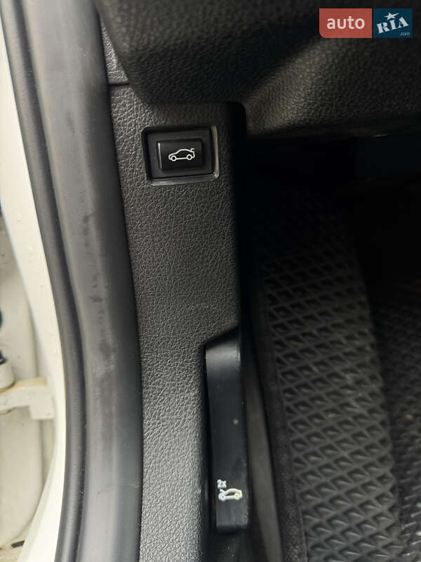 Седан BMW 3 Series 2016 в Києві