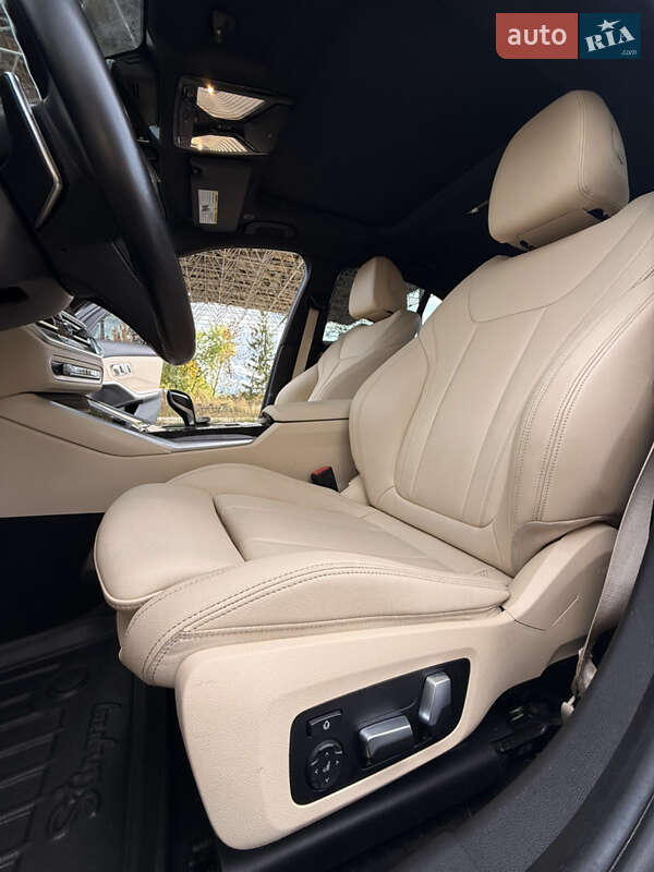 Седан BMW 3 Series 2019 в Самборе