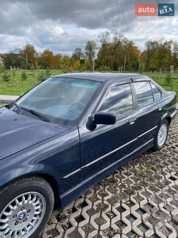 Седан BMW 3 Series 1993 в Коломые