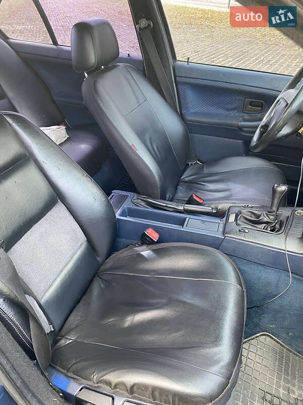 Седан BMW 3 Series 1993 в Коломые