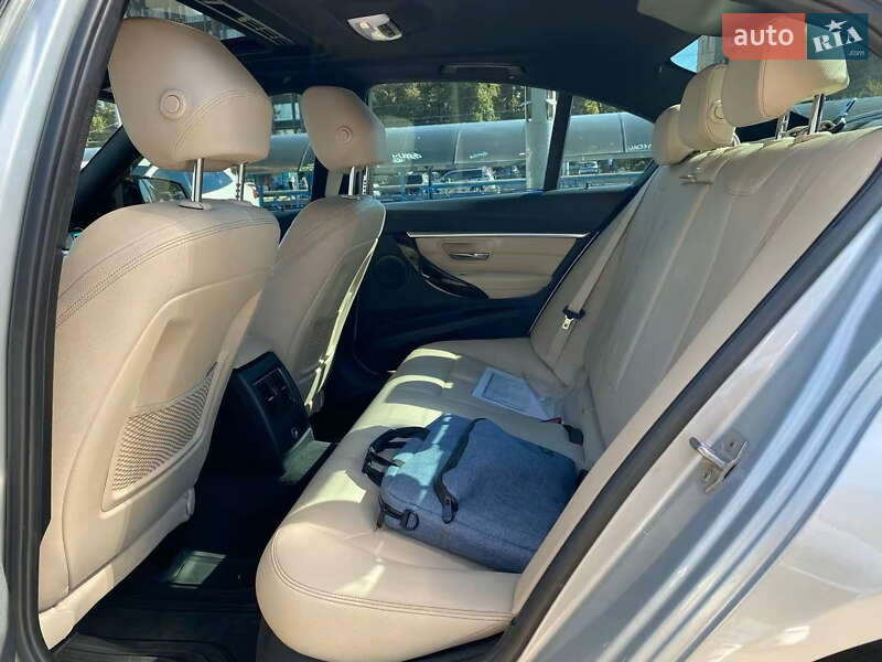 Седан BMW 3 Series 2017 в Киеве