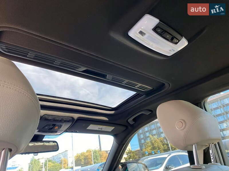 Седан BMW 3 Series 2017 в Киеве