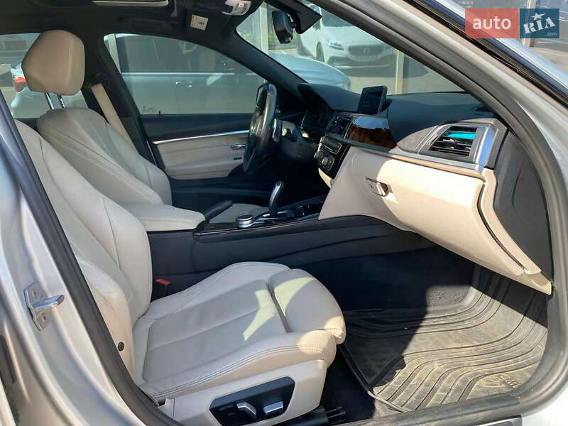 Седан BMW 3 Series 2017 в Киеве
