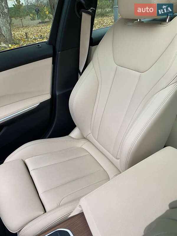 Седан BMW 3 Series 2019 в Черноморске