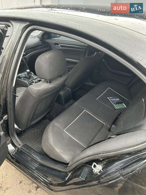 Седан BMW 3 Series 2002 в Киеве