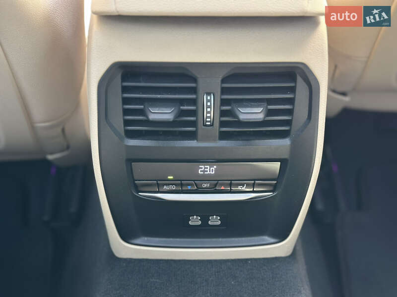 Седан BMW 3 Series 2021 в Львове