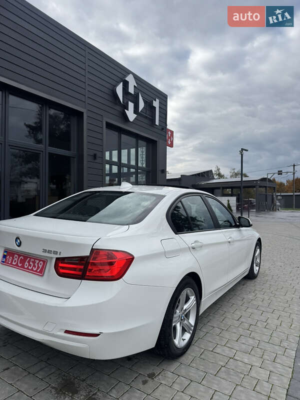 Седан BMW 3 Series 2015 в Ивано-Франковске