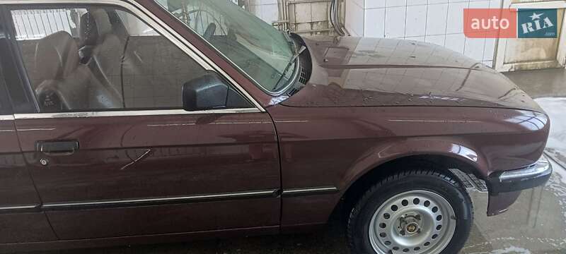 Седан BMW 3 Series 1986 в Ладыжине
