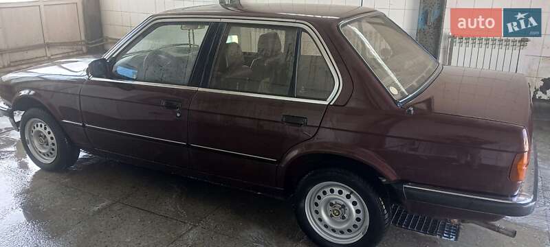 Седан BMW 3 Series 1986 в Ладыжине
