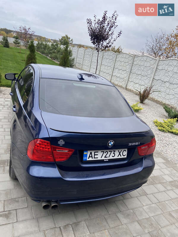 Седан BMW 3 Series 2010 в Новомосковске фото 9 Седан BMW 3 Series 2010 в Новомосковске