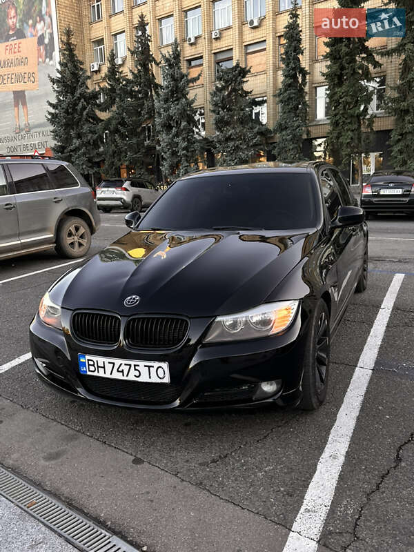 Седан BMW 3 Series 2010 в Николаеве