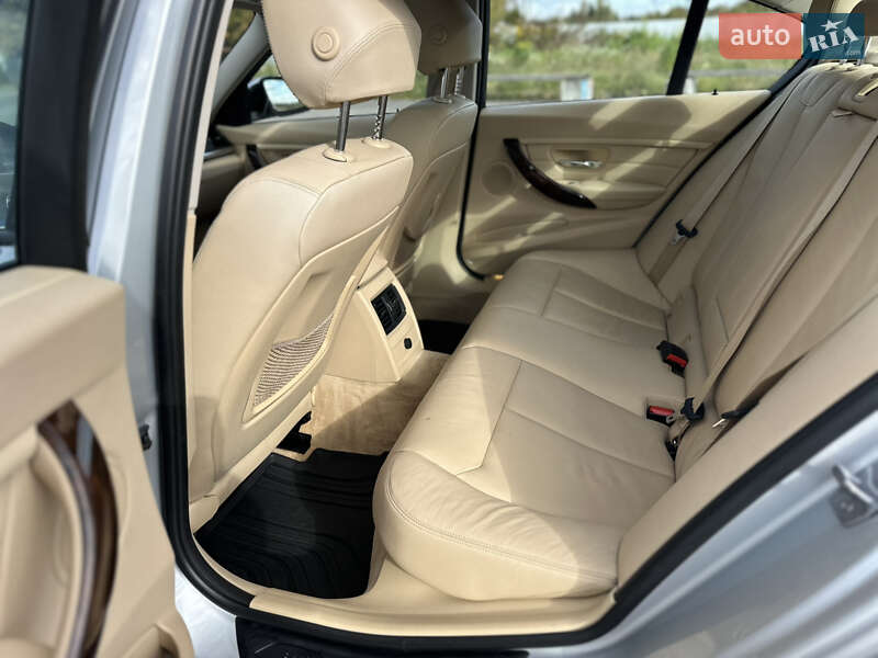 Седан BMW 3 Series 2013 в Львове