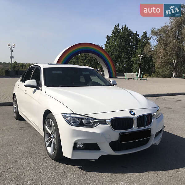 Седан BMW 3 Series 2018 в Дніпрі