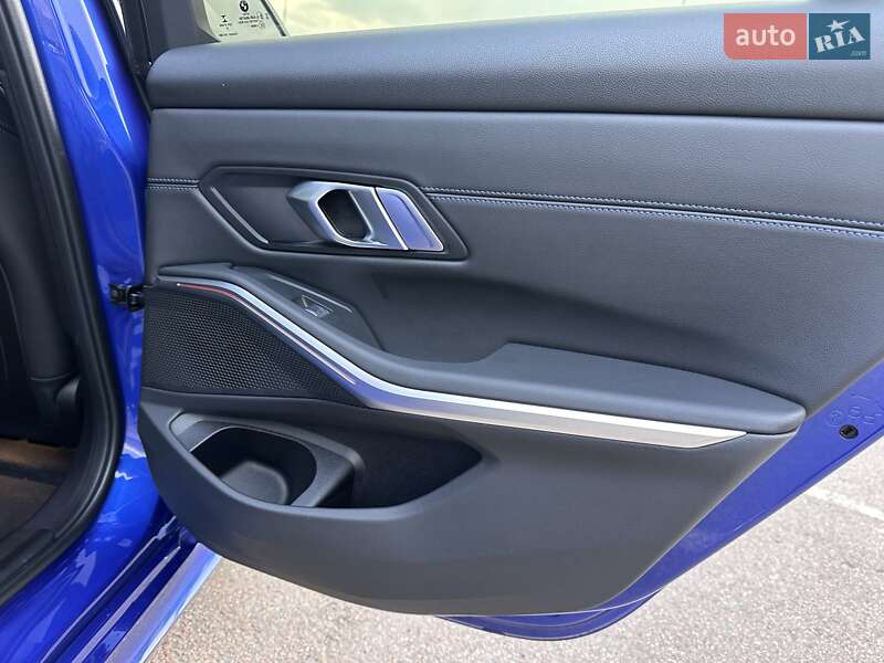 Седан BMW 3 Series 2022 в Киеве