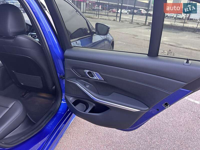 Седан BMW 3 Series 2022 в Киеве