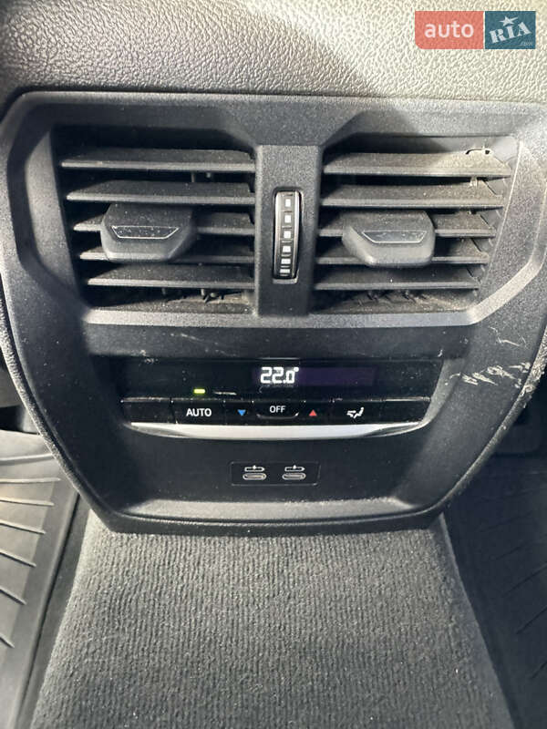 Седан BMW 3 Series 2020 в Кропивницком