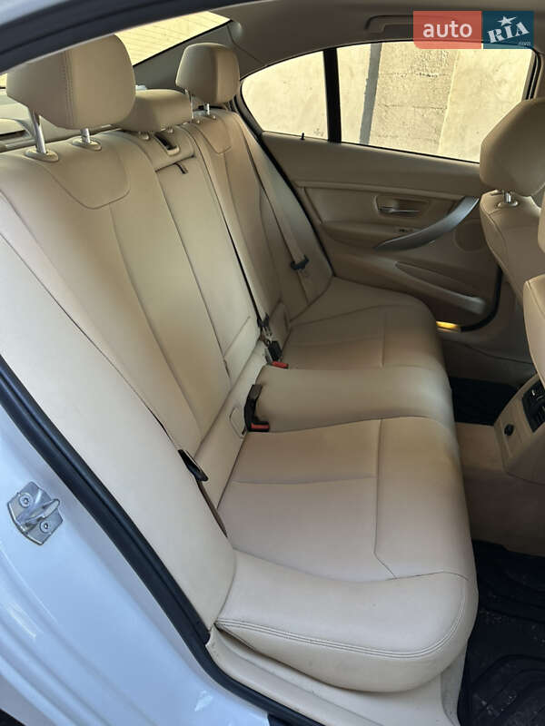 Седан BMW 3 Series 2012 в Ужгороде