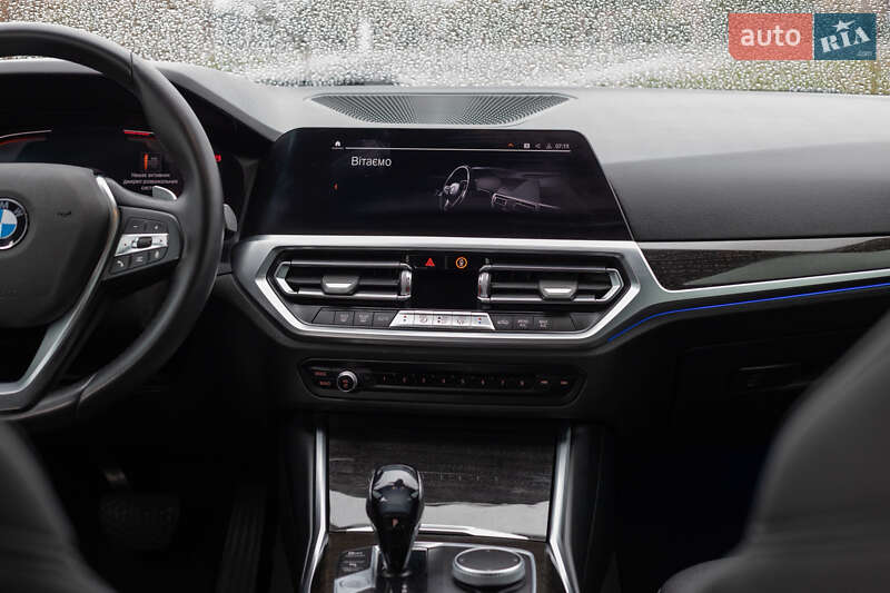 Седан BMW 3 Series 2020 в Бучаче