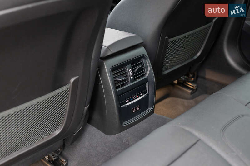 Седан BMW 3 Series 2020 в Бучаче