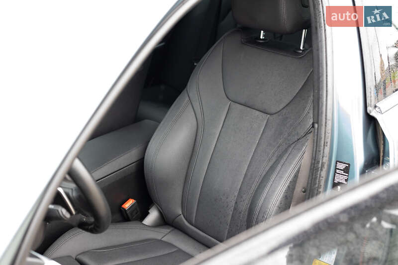 Седан BMW 3 Series 2020 в Бучаче