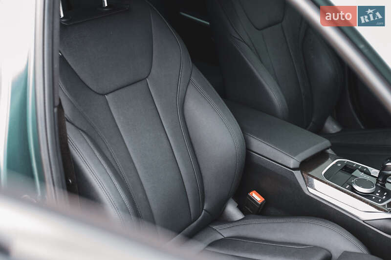 Седан BMW 3 Series 2020 в Бучаче