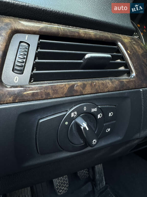 Седан BMW 3 Series 2005 в Львове