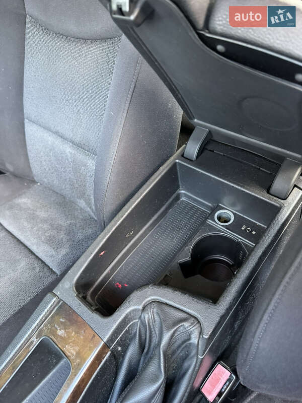 Седан BMW 3 Series 2005 в Львове