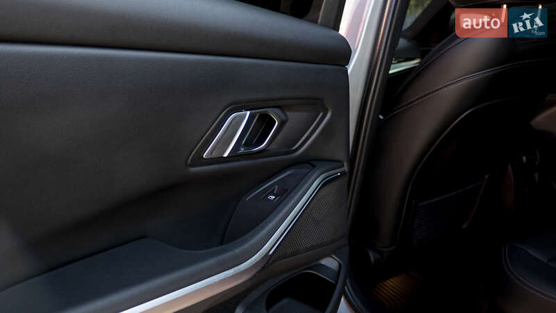 Седан BMW 3 Series 2022 в Львові