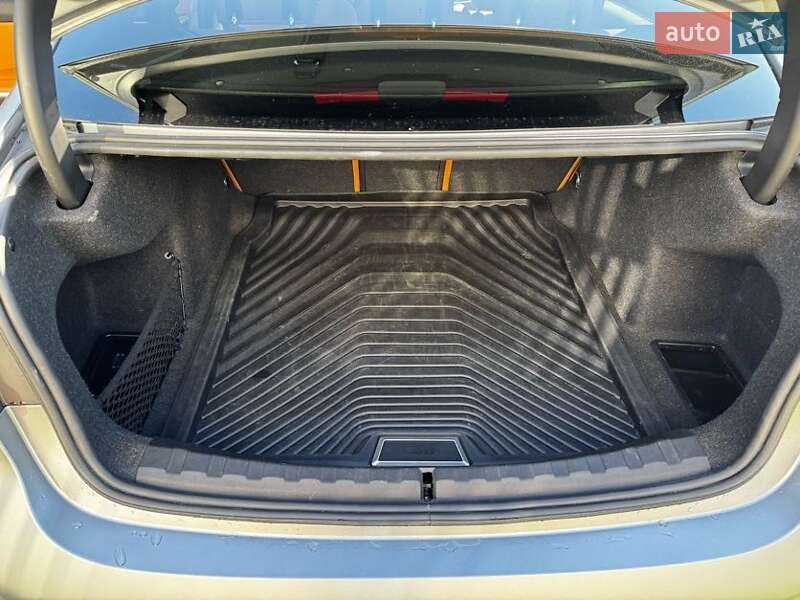 Седан BMW 3 Series 2023 в Львове