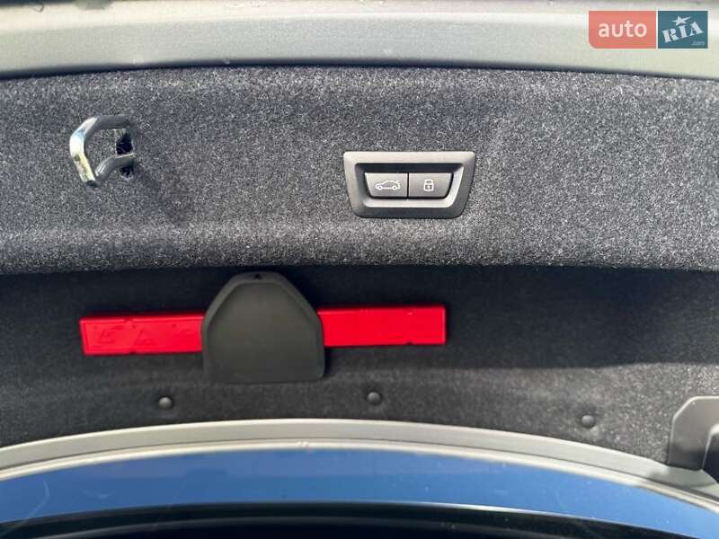 Седан BMW 3 Series 2023 в Львове