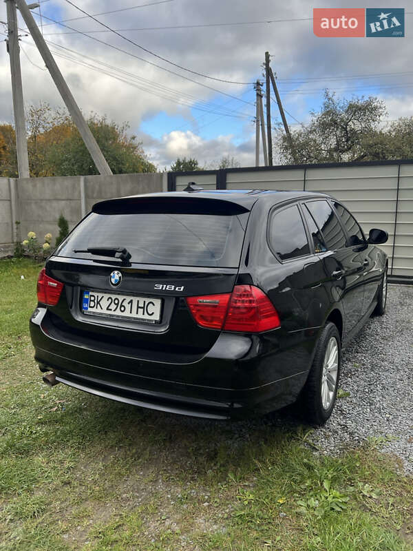 Универсал BMW 3 Series 2011 в Березному