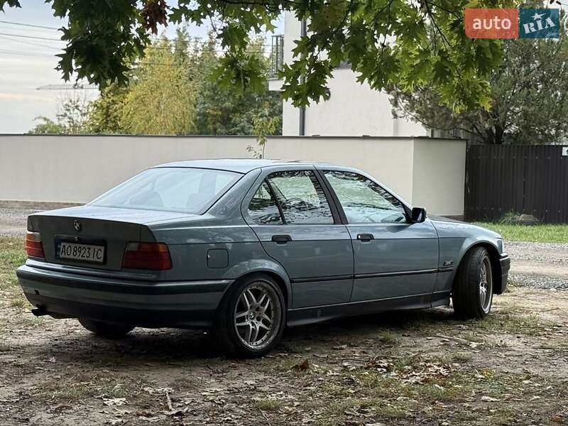 Седан BMW 3 Series 1995 в Ужгороде