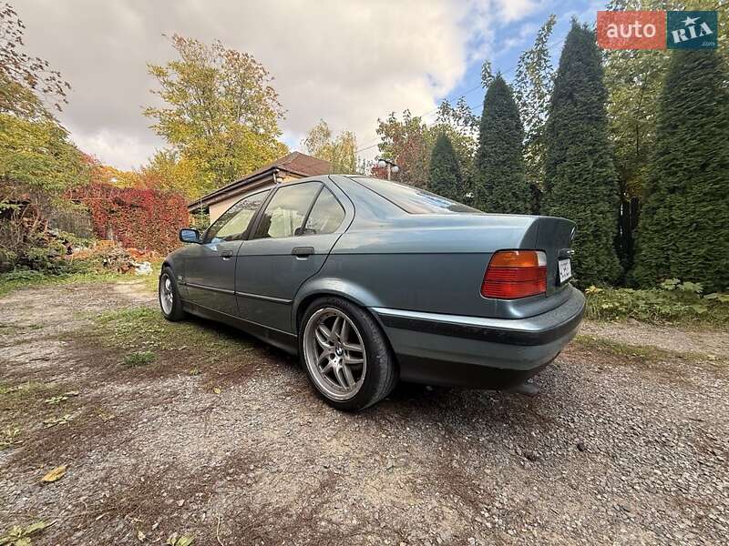 Седан BMW 3 Series 1995 в Ужгороде