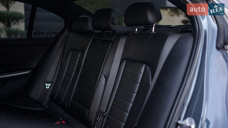 Седан BMW 3 Series 2019 в Львові